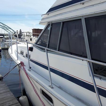 Waterfront 32' Bayliner Yacht Hotel Providence Ngoại thất bức ảnh