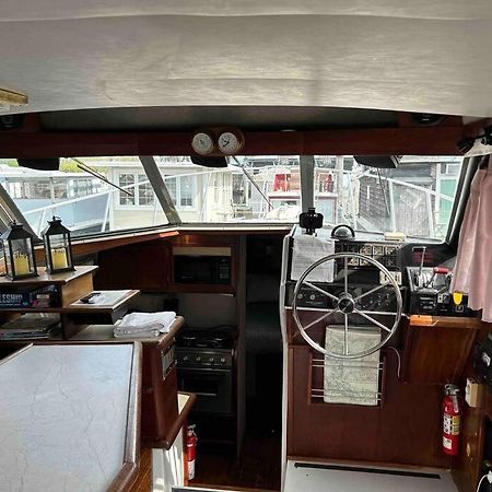 Waterfront 32' Bayliner Yacht Hotel Providence Ngoại thất bức ảnh