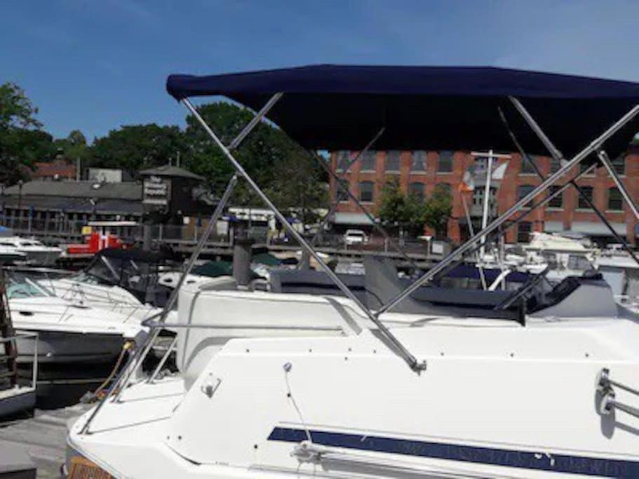 Waterfront 32' Bayliner Yacht Hotel Providence Ngoại thất bức ảnh