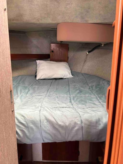 Waterfront 32' Bayliner Yacht Hotel Providence Ngoại thất bức ảnh